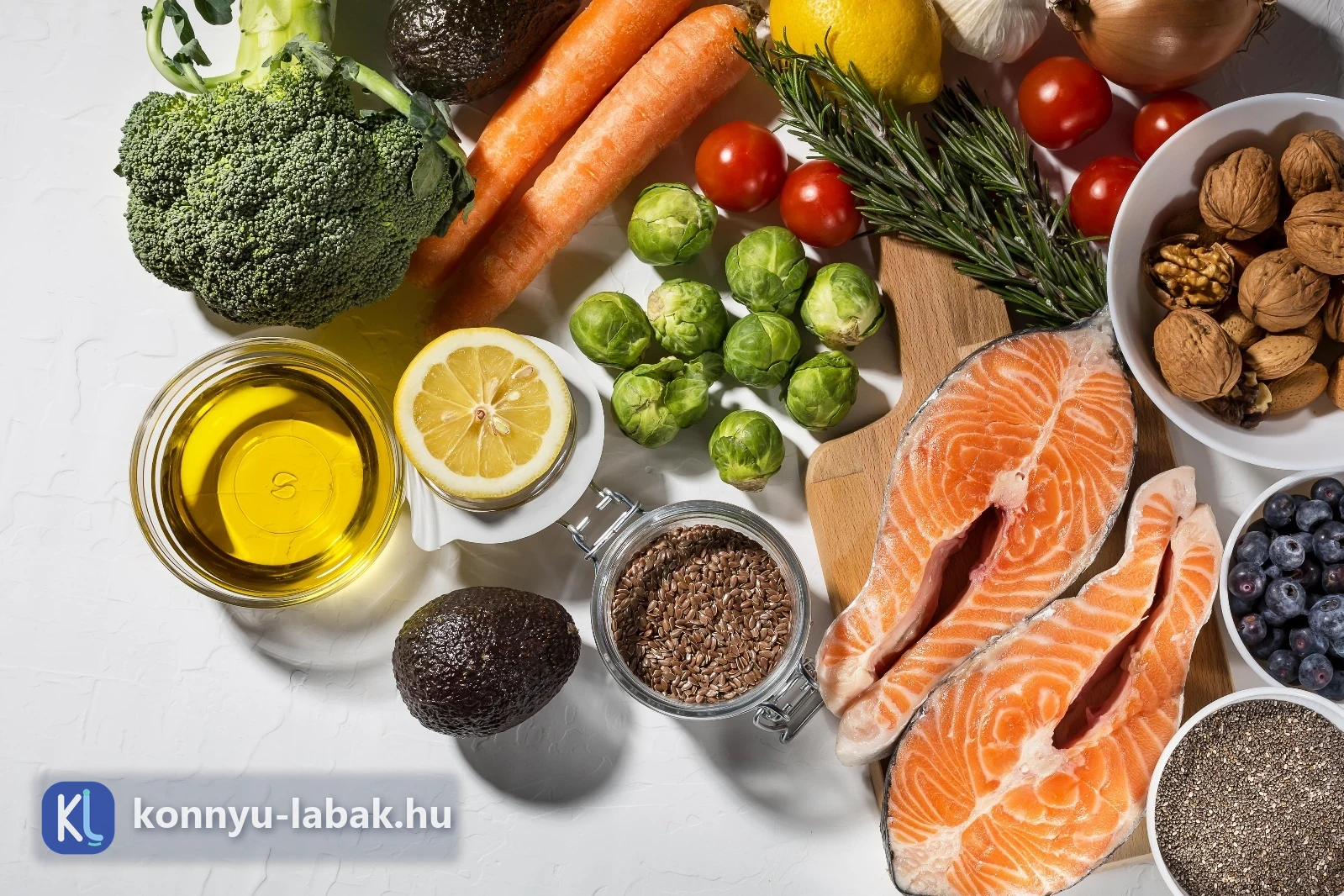 Low-carb mintanaphoz illő alapanyagok hallal, zöldségekkel, avokádóval, dióval és bogyós gyümölccsel